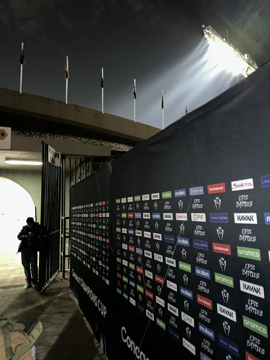 FabrizioDC_'s tweet photo. 12.20 am y los jugadores de #Pumas siguen en el vestidor tras el FRACASO en CONCACAF.

Ninguno salió a dar la cara ante los medios de comunicación.

Nada, nadita de vergüenza deportiva. https://t.co/JqfmuG7kci