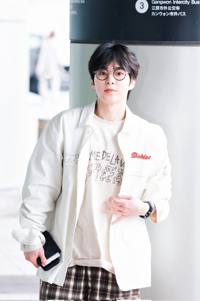 xiuolo's tweet photo. The shoujo male lead https://t.co/qD2LGorlG3