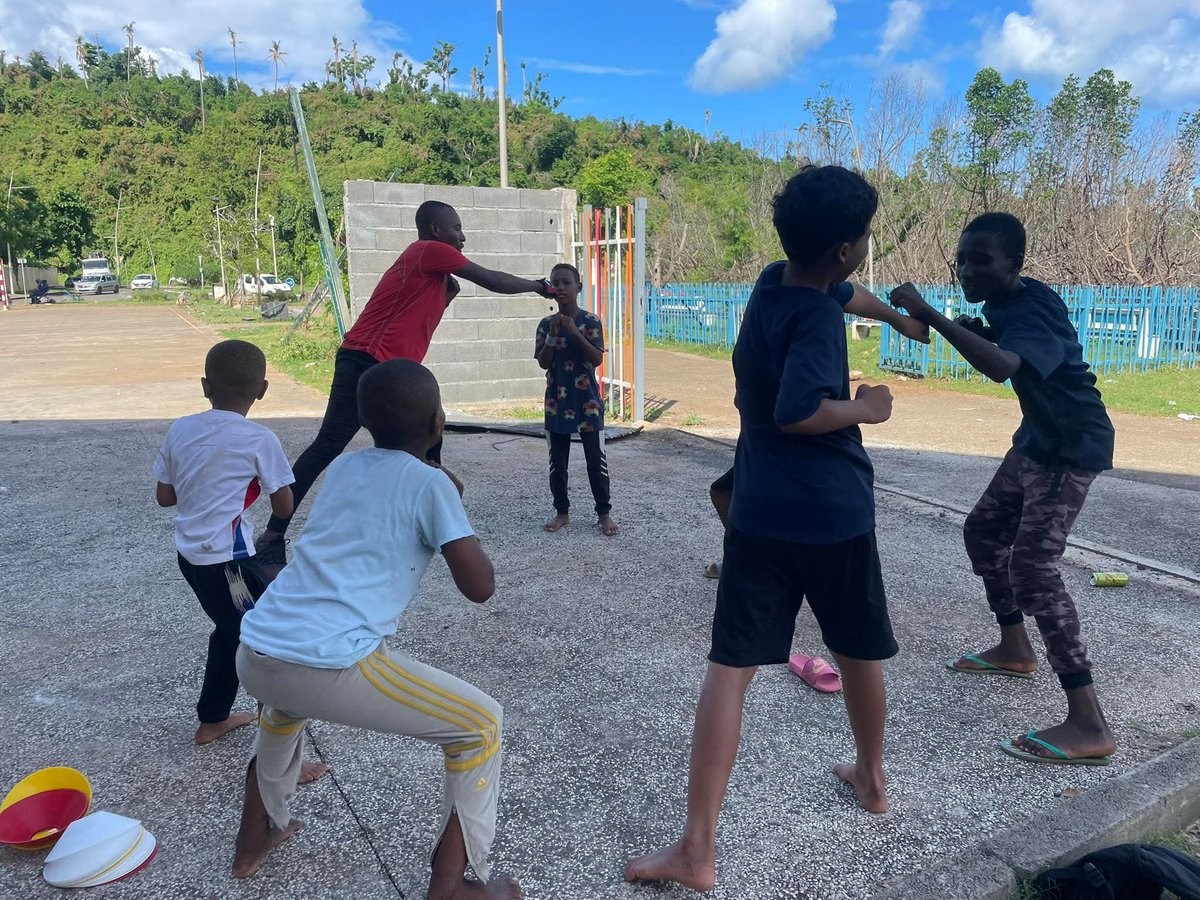 indien_man's tweet photo. Action: BMB SPORT
LIEU: M’gombani
Date: 04/04/2025
⛹🏻🤸🏾Le sport joue un rôle fondamental dans l’amélioration de la santé physique et mentale. https://t.co/Jx4ETOloIB