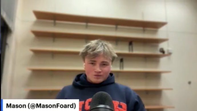 CashBalanceMan's tweet photo. @PunterJeff @tnorth You should lend some of your books to @MasonFoard. His shelves are lonely. He’s rocking a minimalist vibe! 😂 https://t.co/oJB0NDNZvo