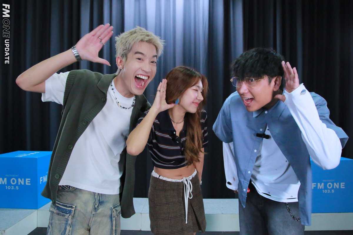 fmone1035's tweet photo. 😍 FLIRT ศิลปินกลุ่ม POP-R&amp;B ประกอบไปด้วย "ไอริณ-เขม-พี" มาฝากซิงเกิลใหม่ "ห๊ะ! (Huh!)" ที่ได้ "Praesun" จากค่าย Kiddo Records มาร่วม feat ด้วย

📌 รอชมบทสัมภาษณ์ได้ที่นี่เร็วๆนี้

🔴 MV OUT NOW : https://t.co/8lUCH0U0rI

#ห๊ะ #Huh_Flirt #flirt_official
#FMONEUPDATES #FMONE https://t.co/yqaR7Gwkwf