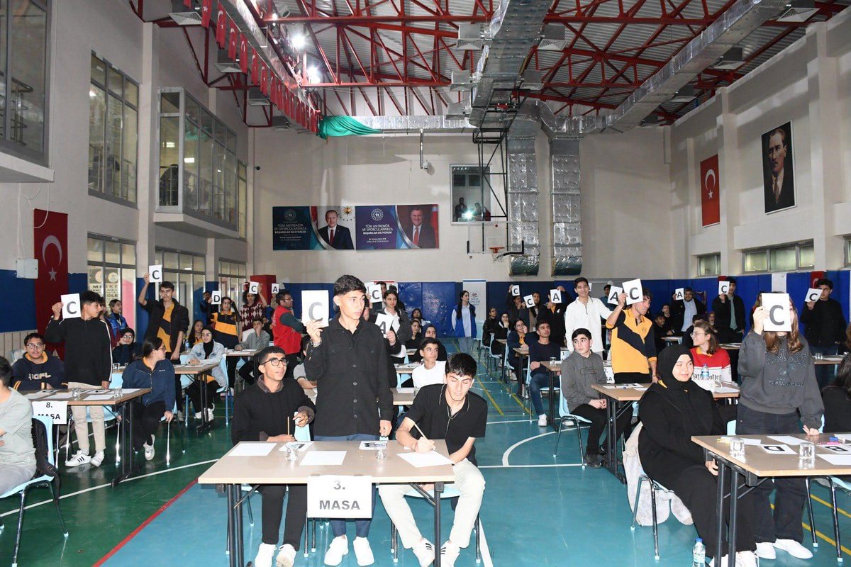 GSB_SilopiGM's tweet photo. 10.Gençler Arası Bilgi Yarışması Şırnak il finalleri gerçekleştirildi.
Silopi'den yarışmaya katılan öğrencilerimiz yarışmayı il birinciliği, il ikinciliği ve il üçüncülüğüyle tamamladı.
Derece alan ve yarışmaya katılım sağlayan tüm öğrencilerimize teşekkür ediyoruz.💐 https://t.co/HUQCec2I4p