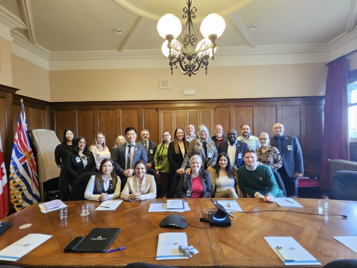 PaulChoiBC's tweet photo. Great to meet with representatives from MoveUP – The Movement of United Professionals to discuss the future of B.C.’s public energy system and the importance of protecting workers, affordability, and clean energy.
#MoveUP #BCLabour #CleanEnergy #PublicPower #BCPoli https://t.co/UjbLDHkhMr