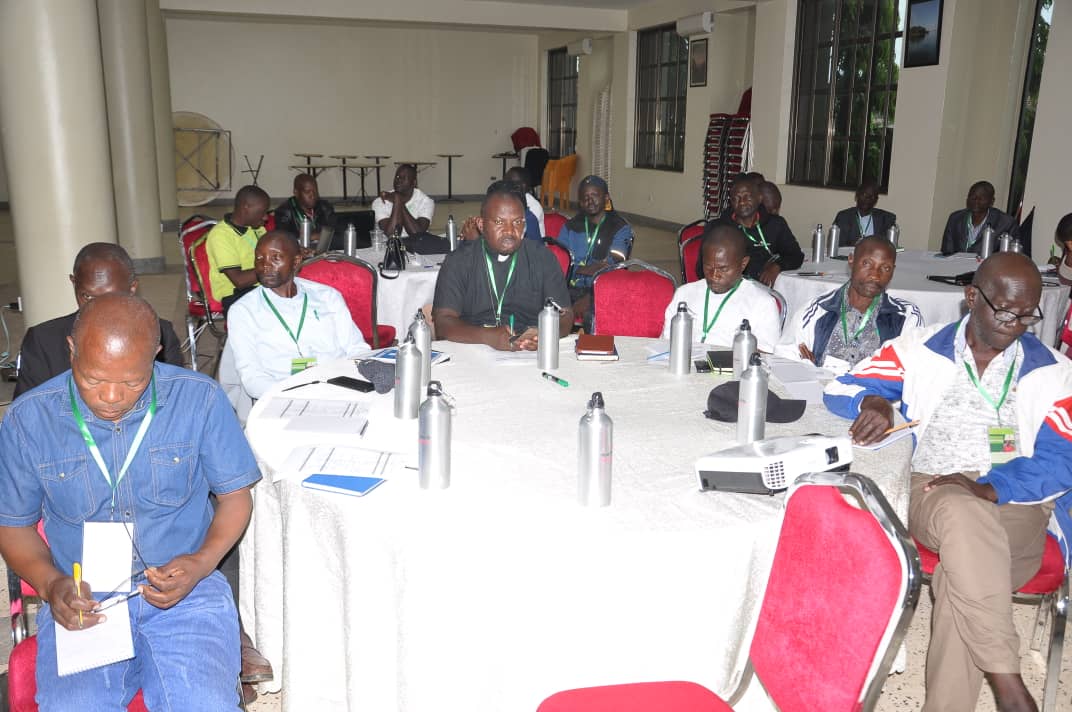 slowfooduganda's tweet photo. Agroecology Learning Exchange 2025 4th edition is officially underway at Alvers Hotel, Mukono.
Participants from diverse backgrounds have gathered to deepen their understanding of how agroecology can drive sustainable food systems and promote social equity.
#ALE2025 https://t.co/6RjIq5Z4Xa