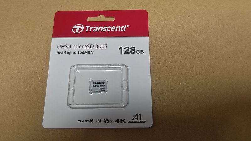 donmimi_hiyoshi's tweet image. ドラレコ用のmicroSDXCカードです。
現在、使用している者は、2023年8月15日にナッピー用に購入したもの（予備を含め）です。
約2年間の使用により、抜き差しによる接点劣化が見られる為、代替用に追加しました。
#サンワダイレクト楽天市場店  #Transcend #microSDXCカード