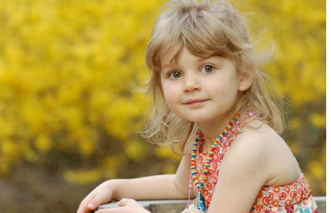 حينما يتعلق الأمر بالكرامة،أضع نقطة بدل الفاصلة،أتنحى بعيداً وأُغادر.

 لامكان لشعور يجعلني دون كبرياء،أقتلعه من قلبي.
أعتدت أن أفلت اليد التي لا تتمسّك بي ،أعيدها غريبة كما كانت وأغلق جميع المنافذ التي تتلاعب بمشاعري
البقاء لمن يستحقني،لمن يليق بقلبي وبي..!!
#بعثرات_مشاعر_اليازي