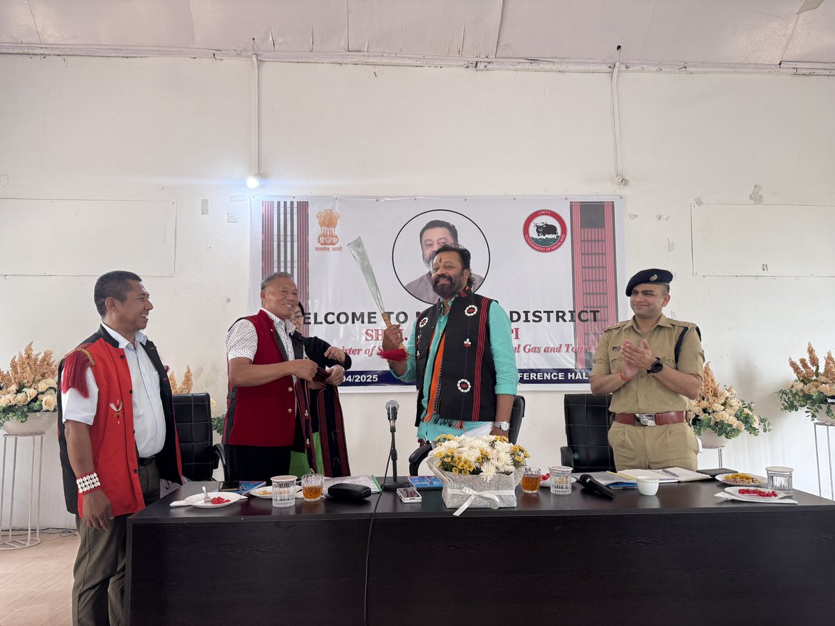 tourismdeptgon's tweet photo. Yesterday, Shri Suresh Gopi, MoS for Petroleum &amp; Natural Gas and Tourism, visited Niuland, Nagaland. He engaged with government departments, NGOs, and civil societies on key sectors like agriculture, industries, education, and tourism. https://t.co/5txxcrHsLN