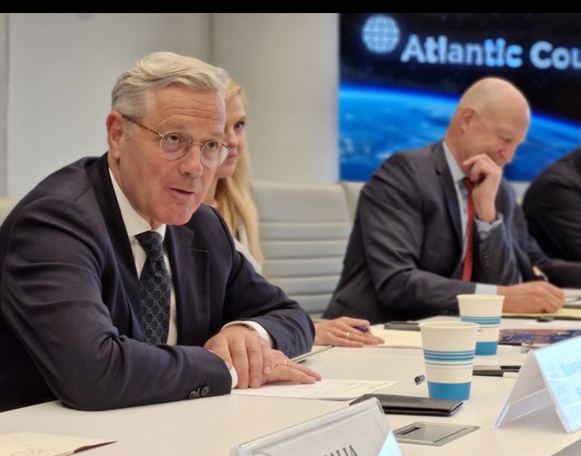 ❓Du fragst mich, „warum spielen   <a href="/n_roettgen/">Norbert Röttgen</a> und <a href="/RKiesewetter/">Roderich Kiesewetter🇪🇺🇩🇪🇮🇱🇺🇦</a> keine relevante Rolle in der Kleiko?“ Ich antworte: Weil nicht Kompetenz , sondern Ja-Sagertum in der CDU für Ämter ausschlaggebend ist👎