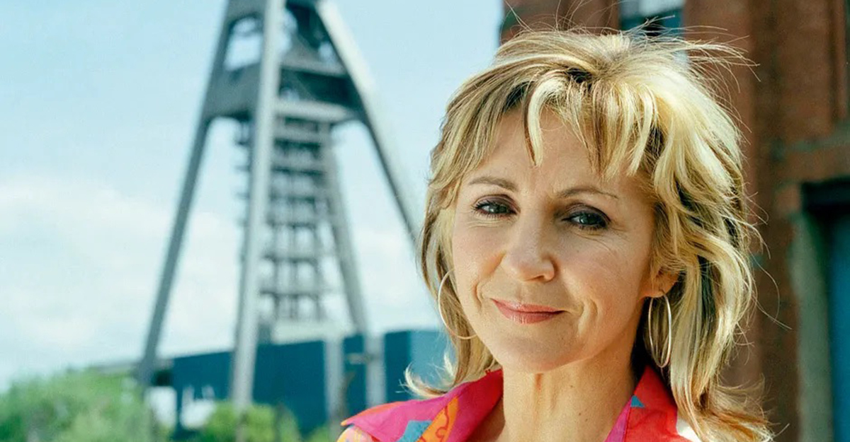 Happy birthday Lesley Garrett!

When the singer appeared on #WhoDoYouThinkYouAre, she discovered tales of determination and hard work in her family tree - and an ancestor who might have poisoned his wife #wdytya

whodoyouthinkyouaremagazine.com/tv-series/epis…