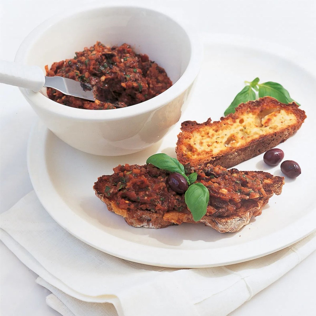 DeliaOnline's tweet image. Recipe of the Day: Anchoïade with Toasted Goats' Cheese Croutons. Love having friends round but don't want to spend hours in the kitchen - try this easy recipe which is literally made in moments.

l8r.it/bho0

#recipes #cheeselover #easyrecipe #goatscheese #croutons