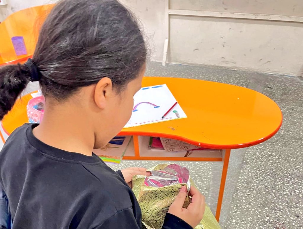 AnkaraKYGM's tweet photo. Çocuklar Gülerse👩‍🦰
Dünya Güler 🧒

"Isıtan Eller Projesi" kapsamında gençlerimizin hazırladığı hediyeleri 📍Kastamonu / Pınarbaşı Şehit Ramazan Akkaya İlkokulunda eğitim gören kardeşlerimize ulaştırdık. 💚

📍Ergazi Yurt Müdürlüğü https://t.co/pBibmSEx5f