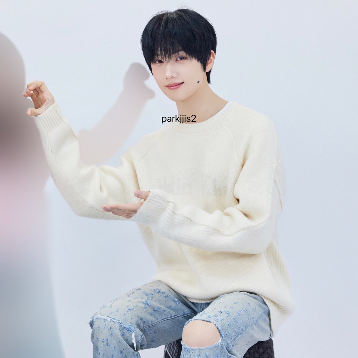 250122 점프업 1:1 포토이벤트 #지성 #jisung
오억년만에 고화질 받앗는데 왼손은 왜 그러고 계시능거죠