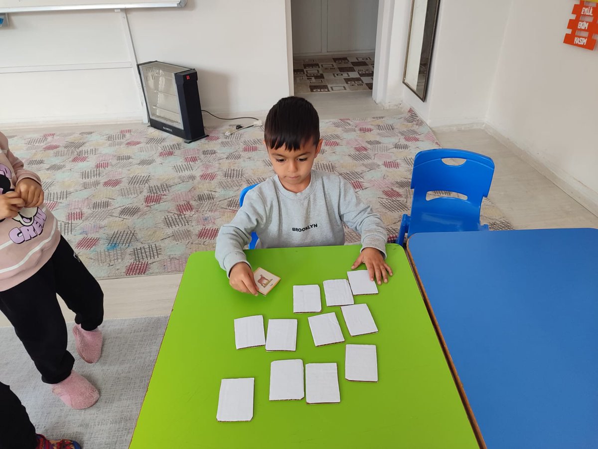 Anasınıfı öğrencileri Eşini bul - dikkat ve hafıza oyun rehberi eşliğinde ülkemizde yaşayan ve nesli tükenmek üzere olan hayvanları eşleştirme oyunu ile tanıdı. Aynı zaman da aileleri ile keyifli vakit geçirdiler. <a href="/sivasvaliligi/">Sivas Valiliği</a> <a href="/sivasmem/">Sivas Millî Eğitim Müdürlüğü</a> <a href="/sarkislakymkmlk/">T.C. Şarkışla Kaymakamlığı</a> <a href="/sarkislamem/">Şarkışla İlçe Milli Eğitim Müdürlüğü</a>