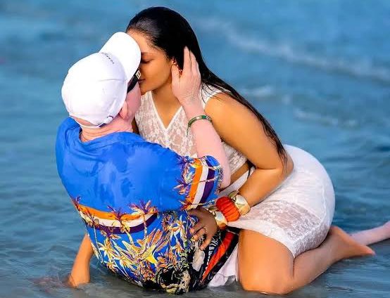 VIJANA DEMU AKIMUACHA MWANAUME MWENZIO KWAAJILI YAKO USIJI COMMIT KWAKE PIGA ONDOKA.
.

01. ALIYO YAPITIA HAJI MANARA
Haya tuliyo yaona leo ni matokeo ya muda mrefu sana kati ya Haji Manara na Zaylisa.

Ipo hivi Baada ya wawili hao kila mmoja kuachana na mpenzi wake wa zamani