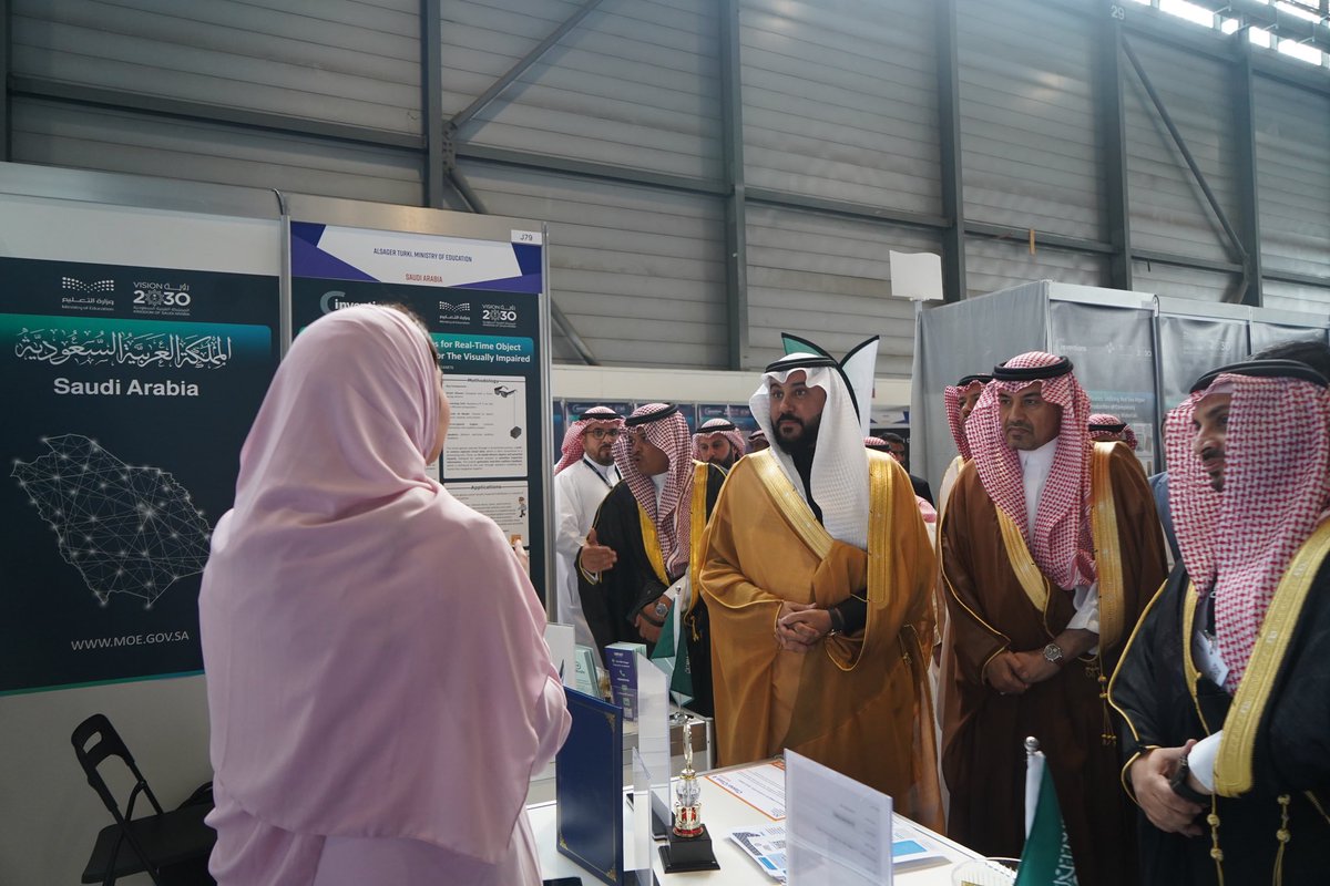 moe_gov_sa's tweet photo. وكيل وزارة التعليم للتعاون الدولي د.ناصر العقيلي يدشّن جناح التعليم في #معرض_جنيف_الدولي_للاختراعات بمشاركة 300 مخترع من 38 جهة تعليمية، و134 ابتكارًا؛ تأكيدًا لدور التعليم في تمكين الكفاءات الوطنية وترسيخ مكانة المملكة دوليًا ضمن مستهدفات رؤية 2030.
#inventionsGeneva

https://t.co/MH3JEELiE4