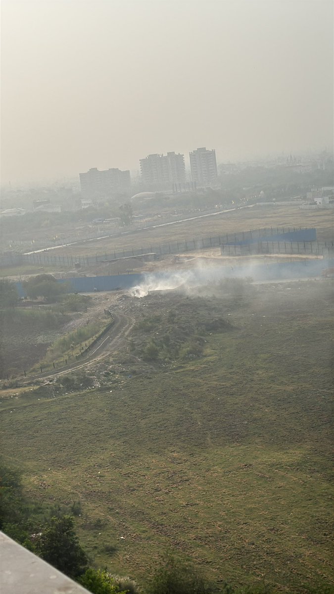 ajsingh_raja's tweet photo. @cmohry @MunCorpGurugram @DC_Gurugram Every morning we breath this burning garbage.
Sector 104 , Gurugram , behind ATS triumph ( dhanwapur village)’ please remove this garbage instead of burning. https://t.co/cVu2QOwzIf