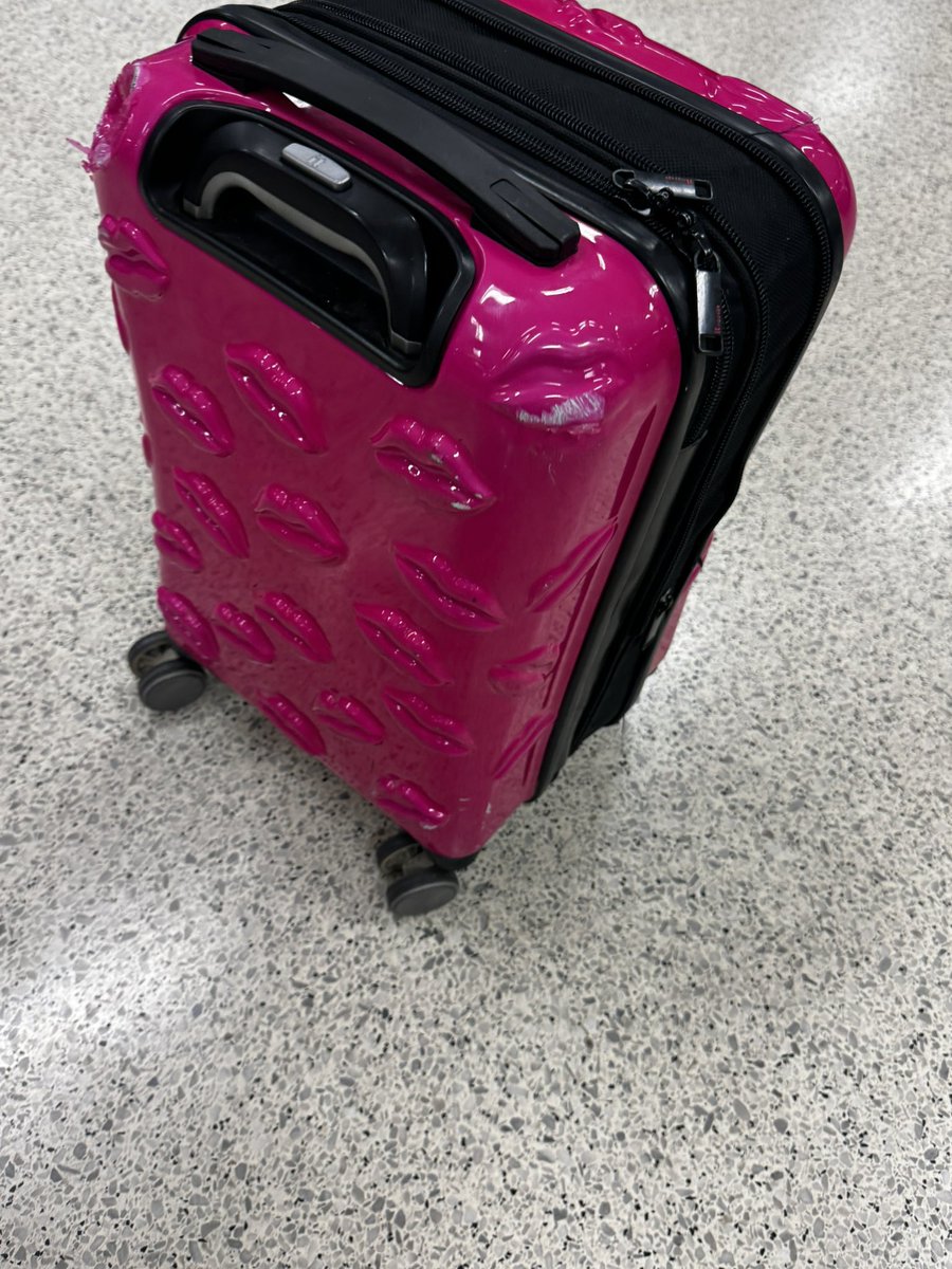 Miss_KayMeeks's tweet photo. @AmericanAir  very disappointed in my flights yesterday and then to get my bag and see it damaged ! I’m very disappointed ! https://t.co/brvOwkYfRK