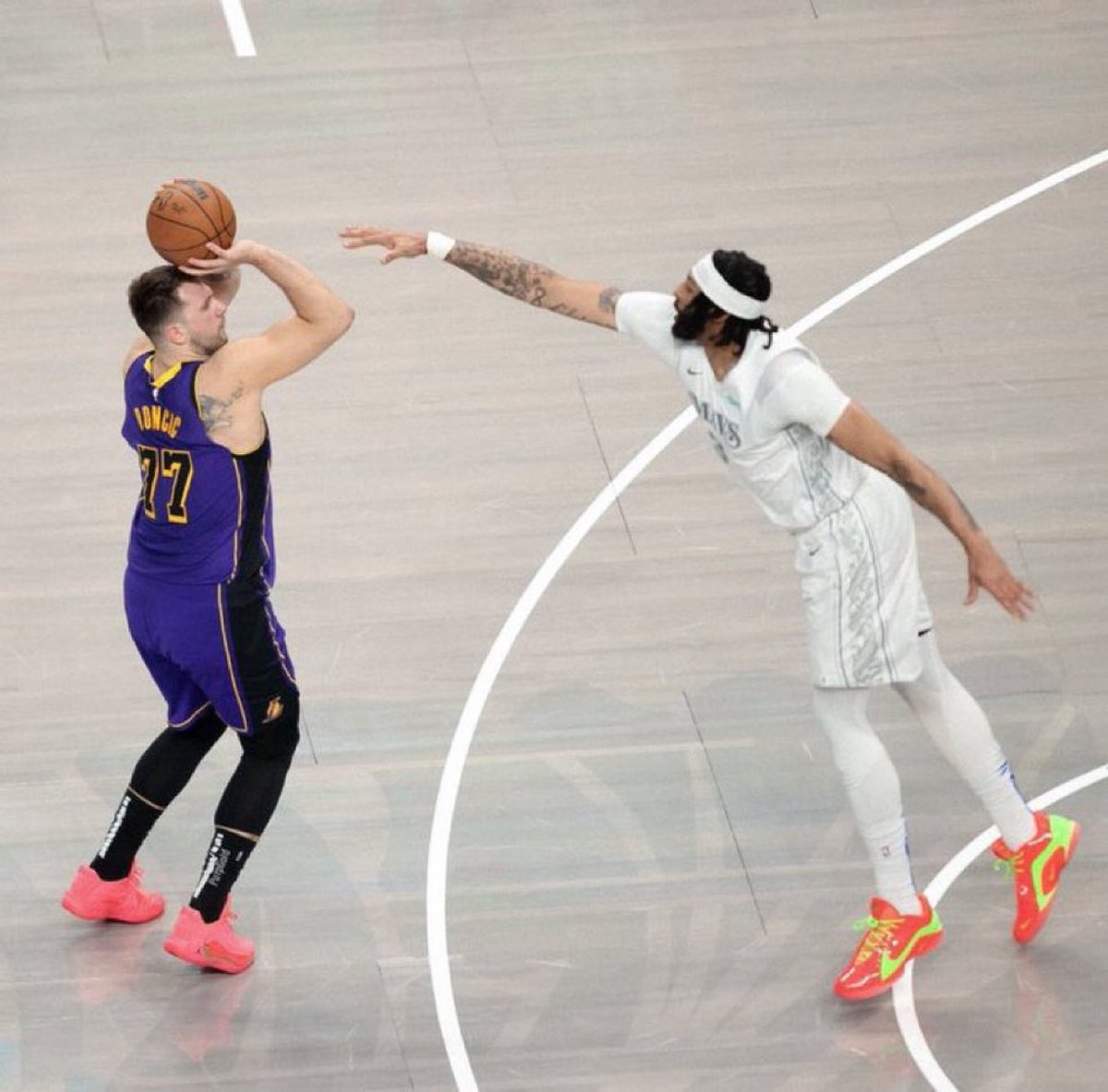 LakeShowGo's tweet image. Rob Pelinka deserves a statue by getting Luka to Lakers!! 💜💛

#LakeShow