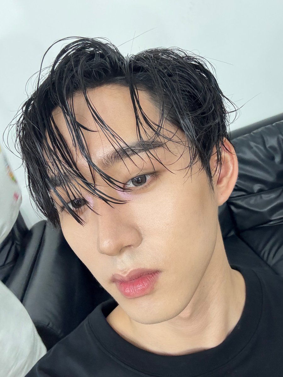 EstRvp's tweet photo. 👀

EST IN LOFFICIELHOMMES
#LOFFICIELHommesXEstSupha https://t.co/C50LQvLoU7