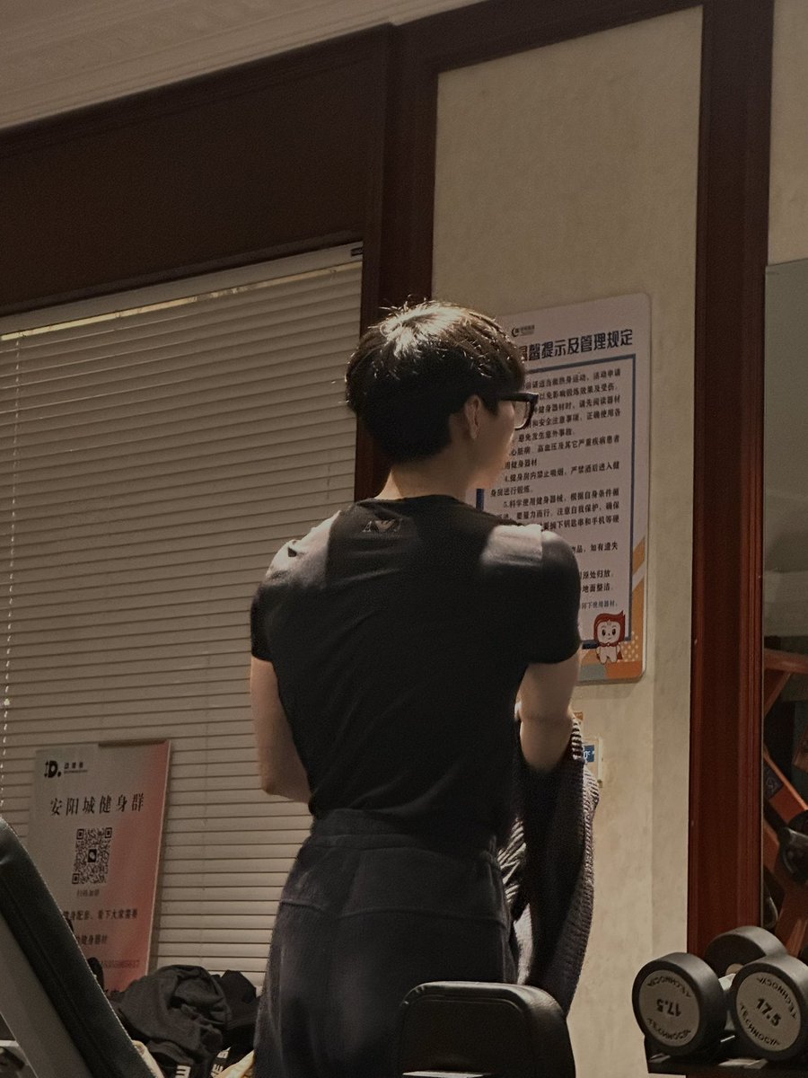 relx5_dingzhen's tweet photo. @ryan_tiffatSher 温州23 想找个姐姐 https://t.co/HhnkUKC9cB