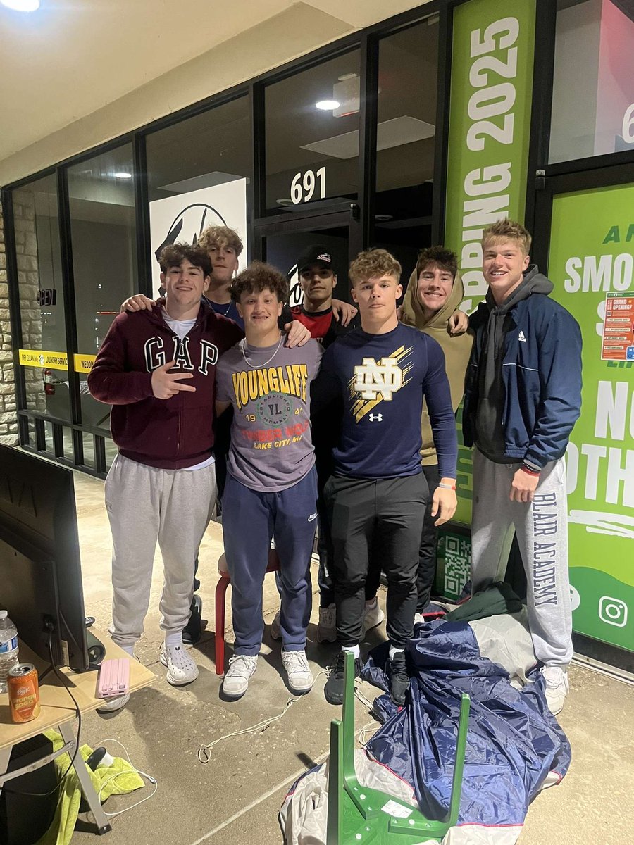 Had a great time camping outside of <a href="/betterblend/">betterblendnutrition</a> for the best açaí bowls around!!! Go check them out! 🍓🍊🥭🍌#HealthyHabits #yum #campout #discount #mango