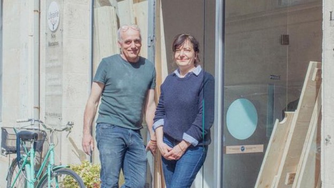 CerfiaFR's tweet photo. 🇫🇷 FLASH | Philippe Poutou va devenir libraire à Bordeaux avec sa femme Béatrice Walylo, et ne SERA PAS candidat à l’élection présidentielle de 2027. Sa librairie devrait aussi être engagée.

(Le Nouvel Obs / 📸 Cha Gonzalez, Brian Reynaud) https://t.co/dWAxTk0ped