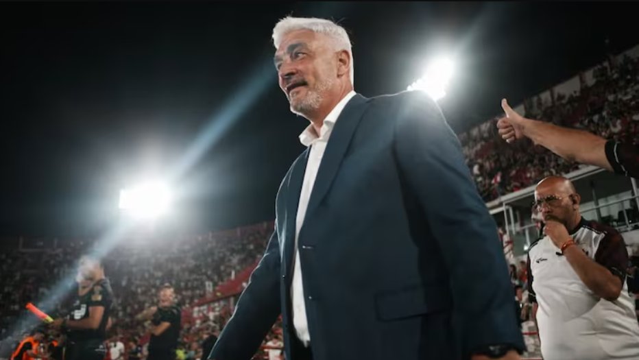 okdobleamarilla's tweet photo. 🚨 #AHORA | Omar #DeFelippe, tras el batacazo de #CentralCórdoba ⚫️⚪️ ante #Flamengo 🇧🇷
💬 "Somos un equipo humilde, es una gran alegría para Santiago del Estero. Este resultado nos llena de orgullo"
💬 "Fuimos justos ganadores. Me voy con un poco enojado porque tuvimos muchas chances de ampliar la ventaja"