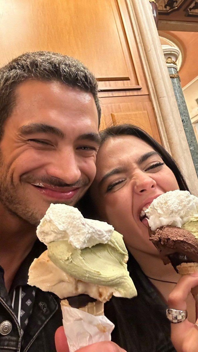 acá con mi novia la maia estoy medio distinto en la fotoajjaja😍😍