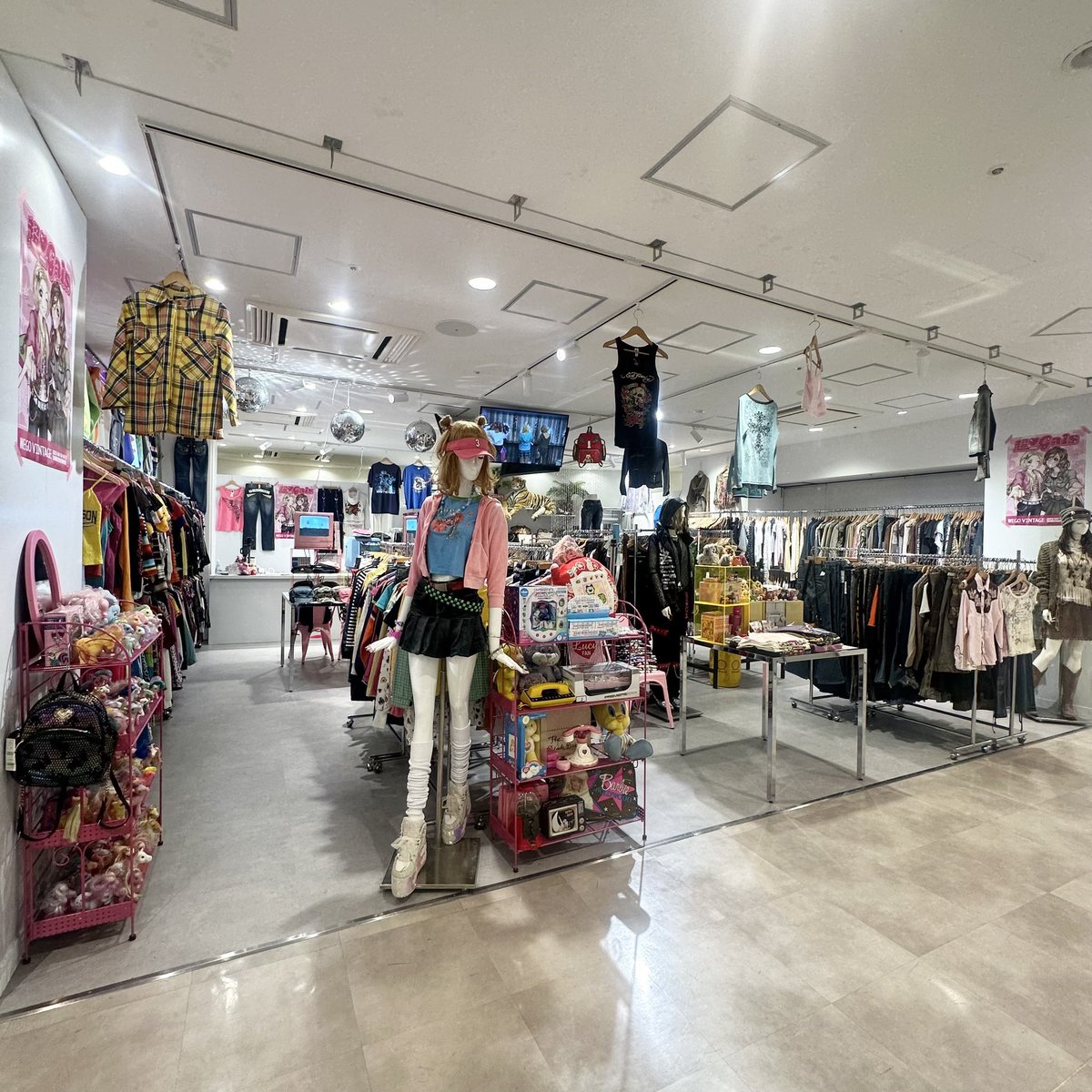 💖🌺WEGO VINTAGE OPEN🌺💖/ 過去最大級のY2K古着POPUPが 期間限定で109にオープン⭐️  2000点を超える古着を展開🪩 販売する古着はお店のインスタにて 毎日掲載中だよ🔎*.+ﾟ 平成を感じるアイテムがたくさん❣️  絶対チェックしてね➰✌🏽✨️ ︎✔︎ SHIBUYA109 8F ...