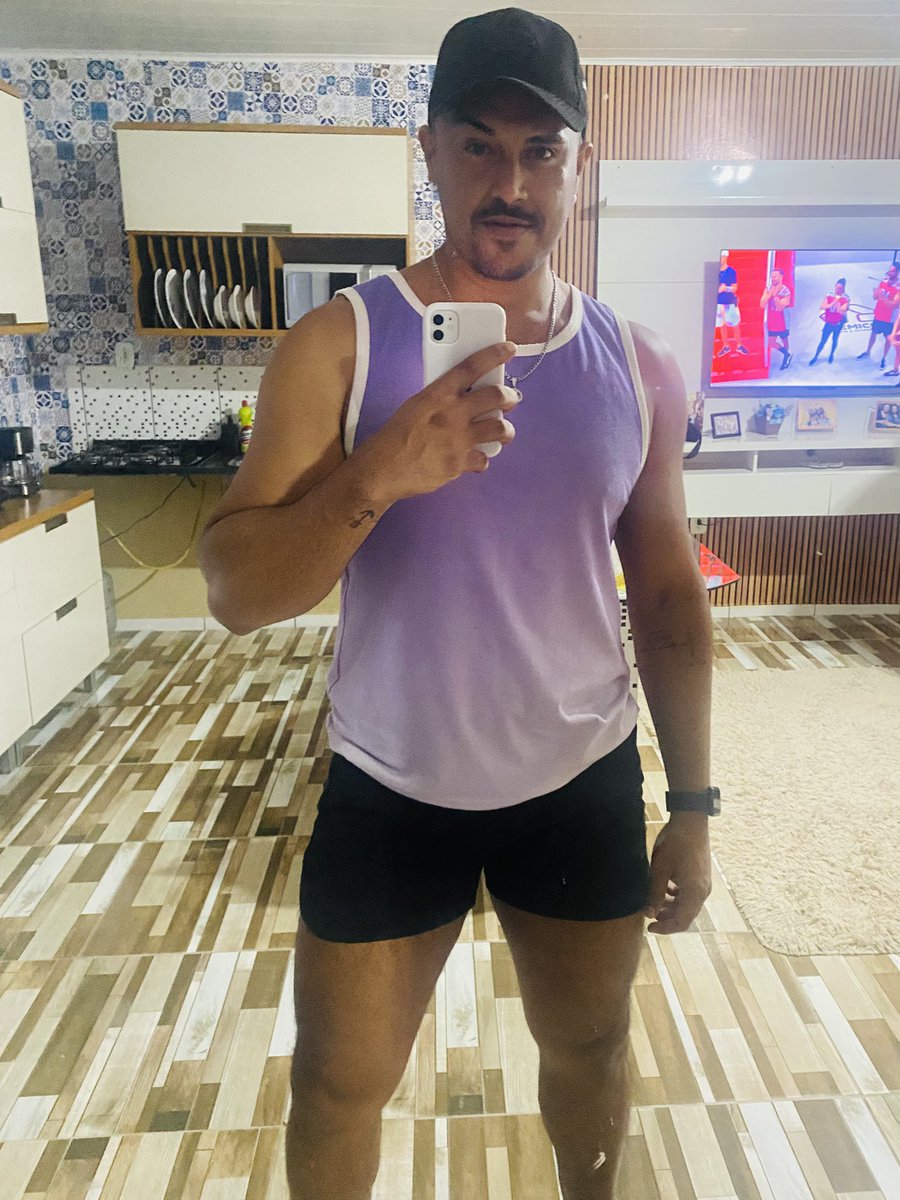 tjeffy11's tweet photo. Ele gosta das cores que um sorriso trás mesmo em dias turbulentos, prefere o calor da alma e um frio na barriga de uma boa sensação. 
#sorrirsempre https://t.co/L3qBCPDjtJ