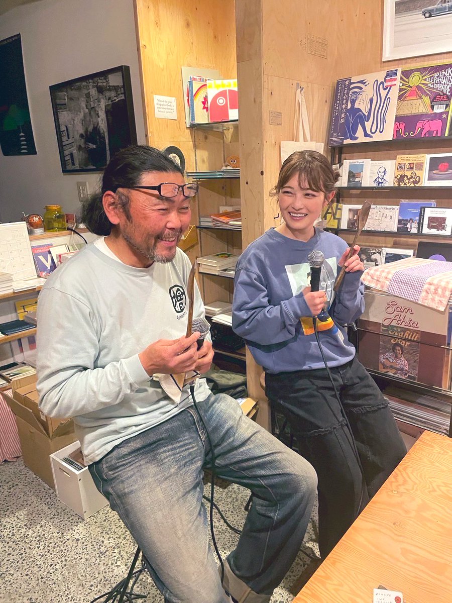 春休みは関西旅行へ。大阪で「新婚さんいらっしゃい！」の観覧（新中1には刺激強し）〜井上家御一行と京都お散歩〜夜は誠光社で井上咲楽ちゃんの父・力夫さんの木工展トークイベント、と怒涛の1日。最後には仕事終わりの咲楽ちゃんも駆けつけて、店内は大興奮。素敵な会になりました。