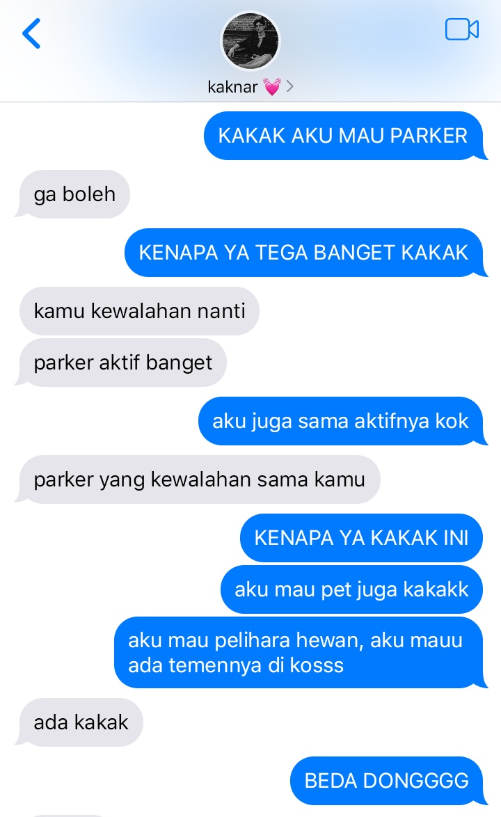 pphuworld's tweet photo. #PondPhuwin A Few Tweets AUs

Kakak Nara dan Phuwin Sayang Series — Part 3.

Phuwin kepengen banget punya hewan peliharaan. Awalnya Nara ga setuju sih. Tapi... apa boleh buat, ternyata Nara ga bisa liat Phuwin sedih dan akhirnya setuju juga. 

"Lucu kayak aku kan kakk?"
"...Iya" https://t.co/CkGWOCaoUe