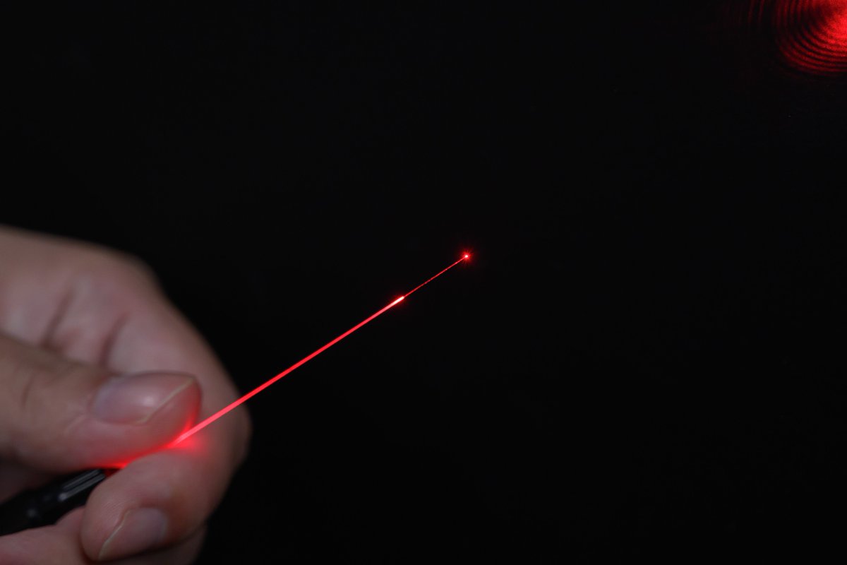 NYCU_official's tweet image. 🎤📡Tiny but Mighty!
#NYCU research unveils a hair-thin fiber-optic mic—EMI-proof &amp;amp; ultra-precise across 100–10,000 Hz!

🔍 Ideal for hearing aids, wearables, and cochlear implants.
📖 Featured in Optics &amp;amp; Laser Technology

Read more: reurl.cc/RYvZM9

#MedTech #SoundTech
