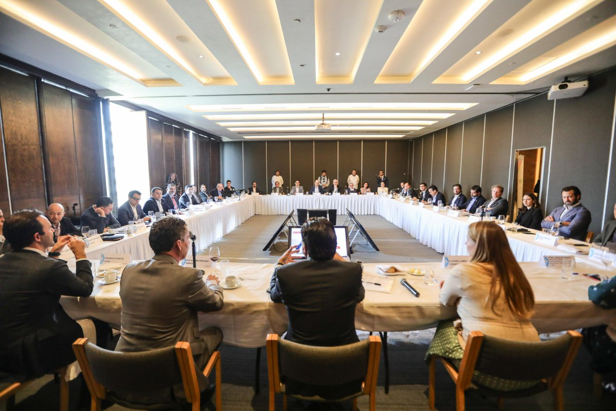 mario_delgado's tweet image. En reunión con los directivos de 27 empresas con presencia global, agremiadas al Consejo Mexicano de la Industria de Productos de Consumo (#ConMéxico), acordamos sumar esfuerzos para impulsar y fortalecer la estrategia integral #VidaSaludable de nuestra presidenta, @Claudiashein;…