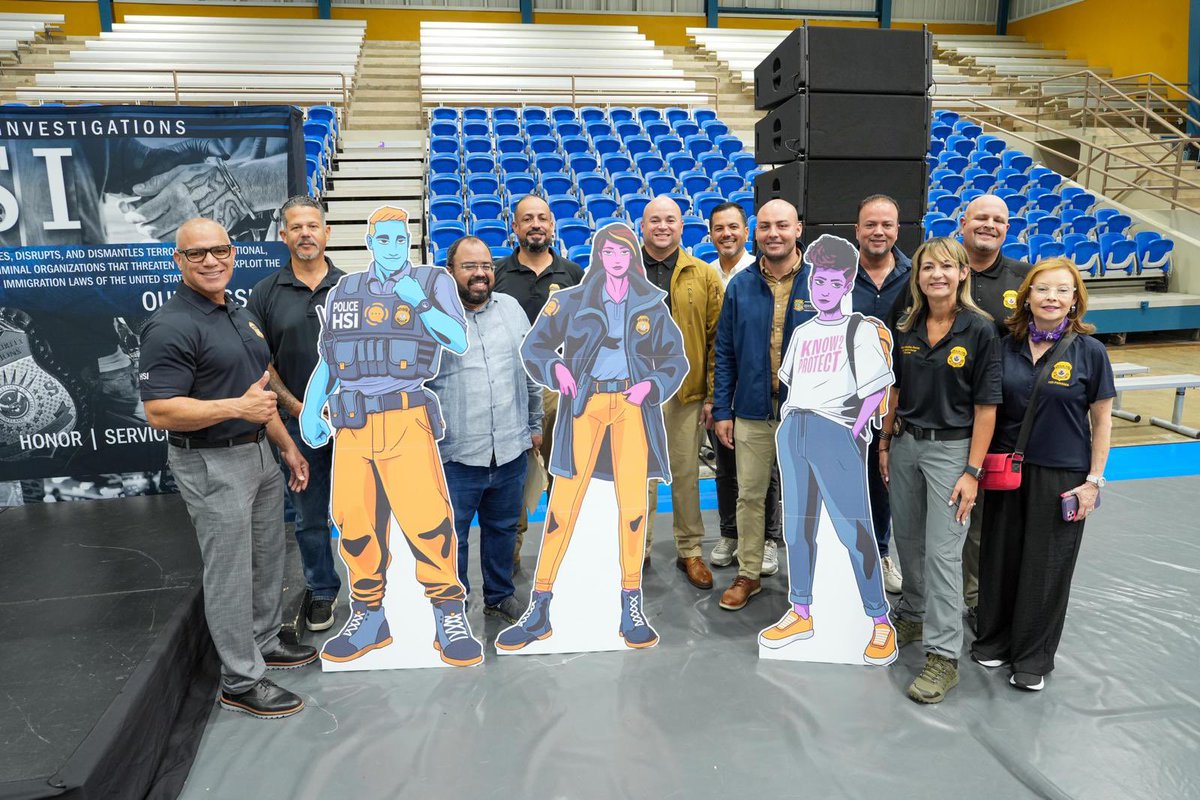 HSISanJuan's tweet photo. Today, HSI San Juan, in collaboration with Departamento de Educación and Municipio Autónomo de Barranquitas, hosted the 9th edition of the iGuardians Summit—the island’s leading event on internet safety and child exploitation prevention.
Nearly 1,800 high school students from the Barranquitas School District were impacted as part of National Child Abuse Prevention Month.
Special thanks to Special Agent Alek Pacheco for leading the official iGuardian / Know2Protect presentation, and to Lt. Jimmy Concepcion from Policía de Puerto Rico, director of the Departamento de Seguridad Pública de Puerto Rico Experience Program.
#iGuardians #Know2Protect #ChildAbusePreventionMonth #InternetSafety #PuertoRico #HSISanJuan #ExperienceDSP
_
Hoy, la Oficina de Investigaciones de Seguridad Nacional (HSI) San Juan en colaboración con el Departamento de Educación de Puerto Rico y el Municipio de Barranquitas llevaron a cabo la 9na presentación de la Cumbre iGuardians, el evento más importante sobre seguridad en Internet y prevención de explotación sexual infantil en Puerto Rico.
El evento logró impactar cerca de 1,800 estudiantes de escuela superior del Distrito Escolar de Barranquitas como parte de las actividades del Mes de la Prevención del Abuso Infantil.
Un agradecimiento especial al Agente Especial Alek Pacheco quien tuvo a su cargo la presentación oficial de iGuardian/Know2Protect y al Teniente del Negociado de la Policía de Puerto Rico Jimmy Concepción, director del Programa Experience del Departamento de Seguridad Pública.
#iGuardians #Know2Protect #MesdelaPrevencióndeAbusoInfantil #SeguridadenLínea #PuertoRico #HSISanJuan #ExperienceDSP