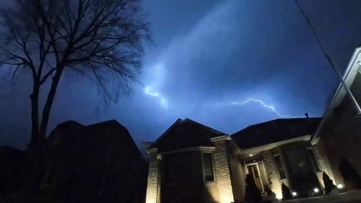 mranweiler's tweet photo. Quite the light show out there tonight in Anoka County. @NWSTwinCities #MNWX https://t.co/4j8Vdw8H05