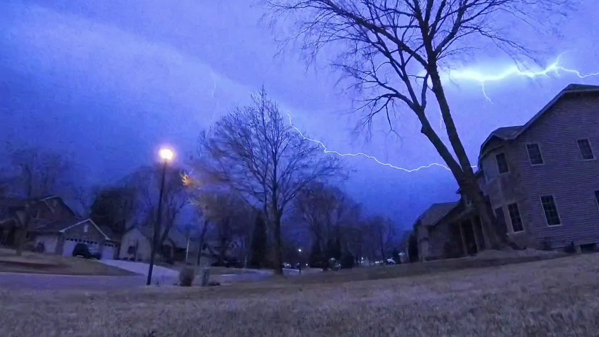 mranweiler's tweet photo. Quite the light show out there tonight in Anoka County. @NWSTwinCities #MNWX https://t.co/4j8Vdw8H05