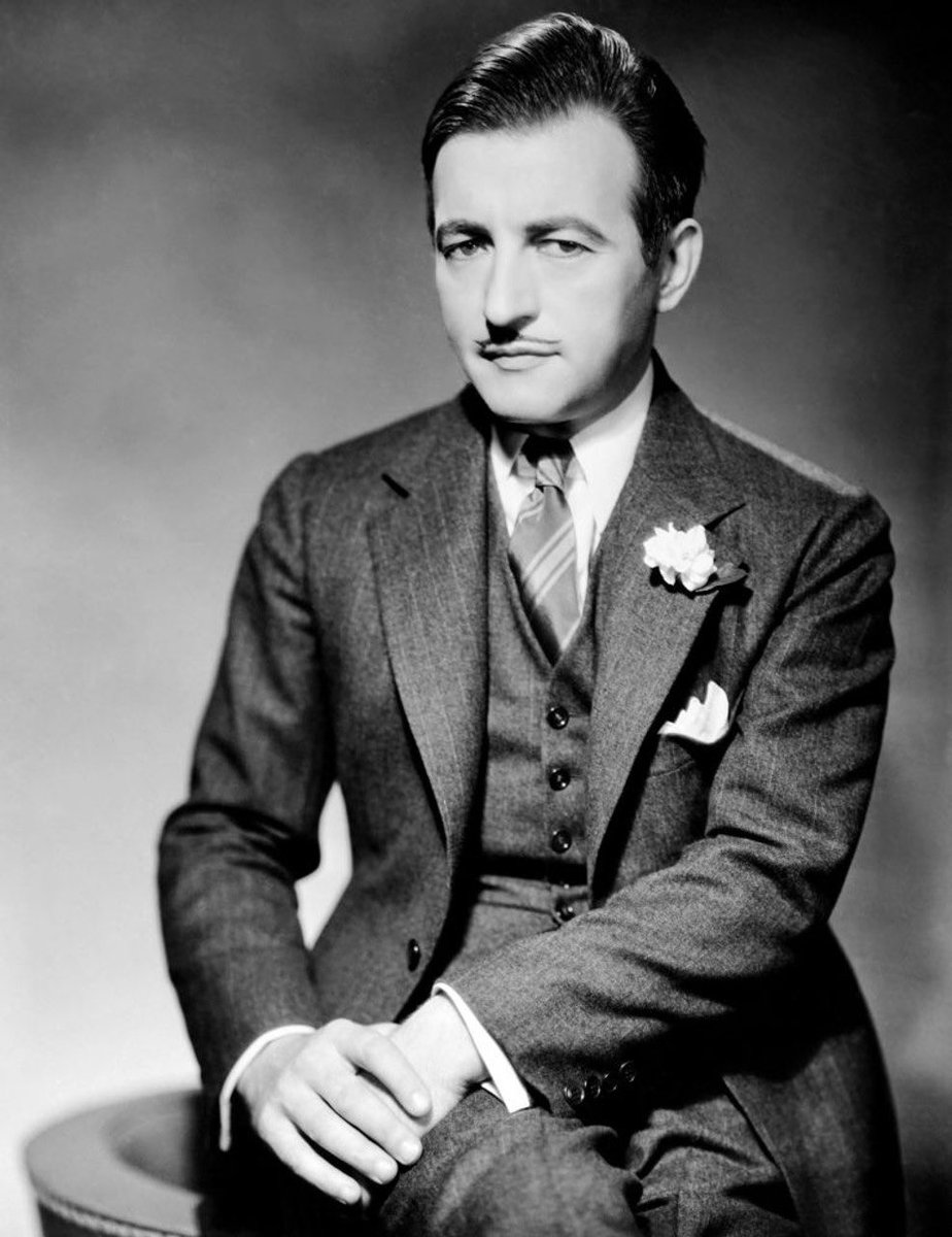 baileymarkham's tweet photo. Your Wednesday nightcap. A very dapper younger Claude Rains in a promo photo for CRIME WITHOUT PASSION (1934) #classicstar #classicfilm Claude Rains for #AprilShowers https://t.co/I4iWHUBs5T