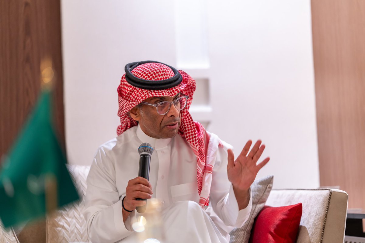 cmajed's tweet photo. بدعوة كريمة من المبدع @yassermadkhli ، وفي ليلة أدب، التقيت بالزميلات والزملاء المهتمين بالشأن الثقافي وتبادلنا الأفكار والرؤى حول: مكانة الأدب وتأثيره
09 أبريل 2025 في #ديوانية_القلم_الذهبي✒📜
خالص الشكر لعراب المبادرات الملهمة معالي @Turki_alalshikh https://t.co/Brtizmrfja