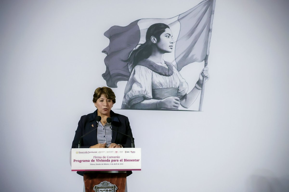 SeducEdoMex's tweet photo. En el #EdoMéx estamos construyendo el segundo piso de la transformación. 
La Gobernadora @delfinagomeza firmó un convenio del Programa de Vivienda Digna para el Bienestar que impulsa la Presidenta @Claudiashein. 
Para otorgar a las familias mexiquenses viviendas adecuadas. 🏘️ https://t.co/Li5YH7yrbH