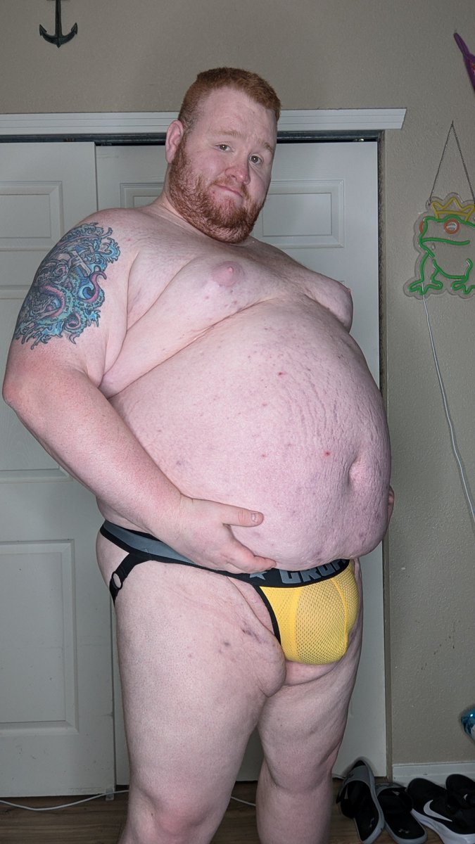 I think yellow looks good on me, but it would look even better on the floor next to me ;)