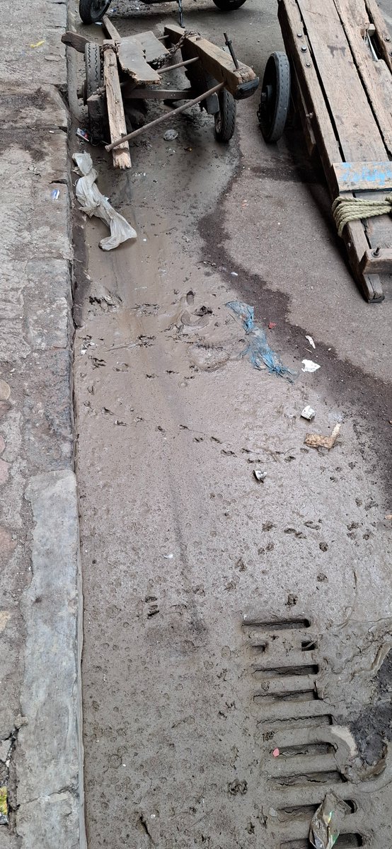 TappyDoo's tweet photo. @mybmcWardD this has been the same from 3 days now.

Address is below Rusi Mehta Building, Din Bai Petit Lane, Balaram Street, Grant Road East, Mumbai 400007. https://t.co/zhZL6IiWfT