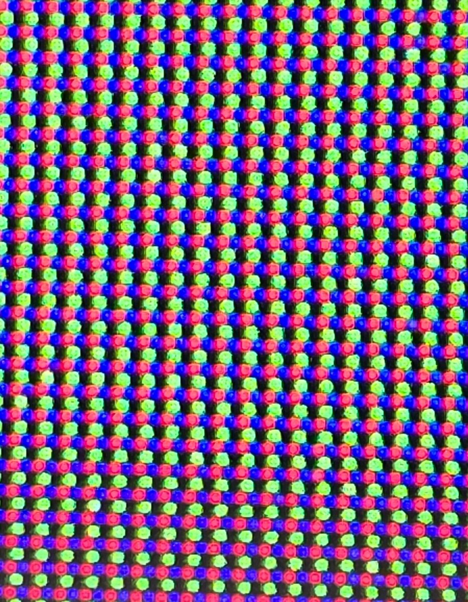 Samsung S95F matte coating first impressions. It's "smoother" than S95D with less texture to it. However it also seems like a deeper matte coating now. One bright light across room pointed at white ceiling, this is how it looks on black bars. Pixel shot is blurrier.