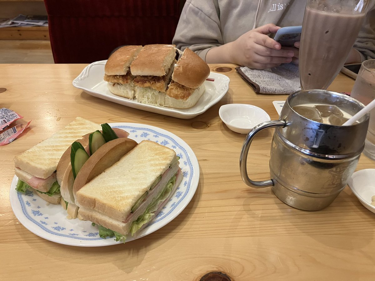 BumpZero0601's tweet photo. コメダ来た https://t.co/0TI84ngUV1