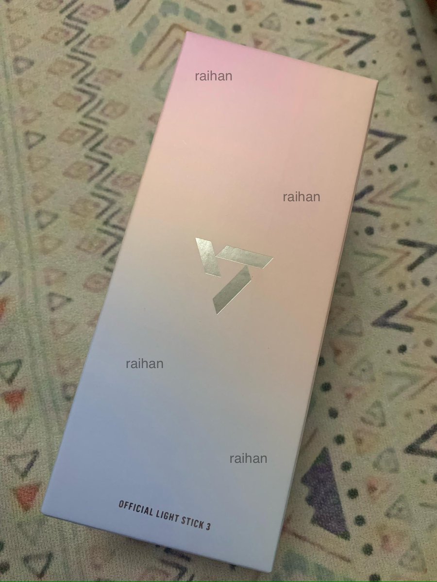 pshyjwcore's tweet photo. [WTS/HELP RT] helping a friend

caratbong ver 3 (original from wv)

- rm165 (used once during svt right here tour)

🧸 prefer meetup to avoid damage during postage, klang valley area
🧸 can dm me for more details

#pasarseventeen #pasarsvtmy #pasarsvt @PasarSeventeen https://t.co/58wOoBCyDK
