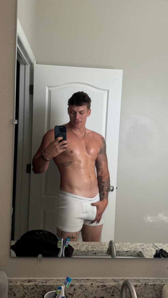 Bristo (@hungodey) on Twitter photo 