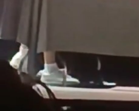 junoooqrd's tweet photo. กรี้ดดดดดดดดด ตรงนี้เกิดไรขึ้นคะ!!!!! ละนี่คือคนที่บ้าไซส์ดิฟที่สุด ㅠㅠㅠㅠㅠㅠㅠㅠㅠㅠㅠㅠ โฟ้ดโอบหลังเจมไม่พอ แล้วดูรองเท้า กุไม่เคยคิดว่าชาตินี่จะเขินรองเท้า (คิด) 

(Cr : @/marbsfv )

#GeminiFourthInMexico
#GF1stFMinMexico #GeminiFourth https://t.co/gfAXqcfWll