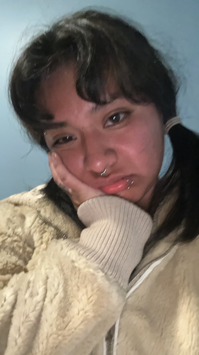 crystalovethat's tweet photo. face reveal 😫 https://t.co/jKViQBSROE