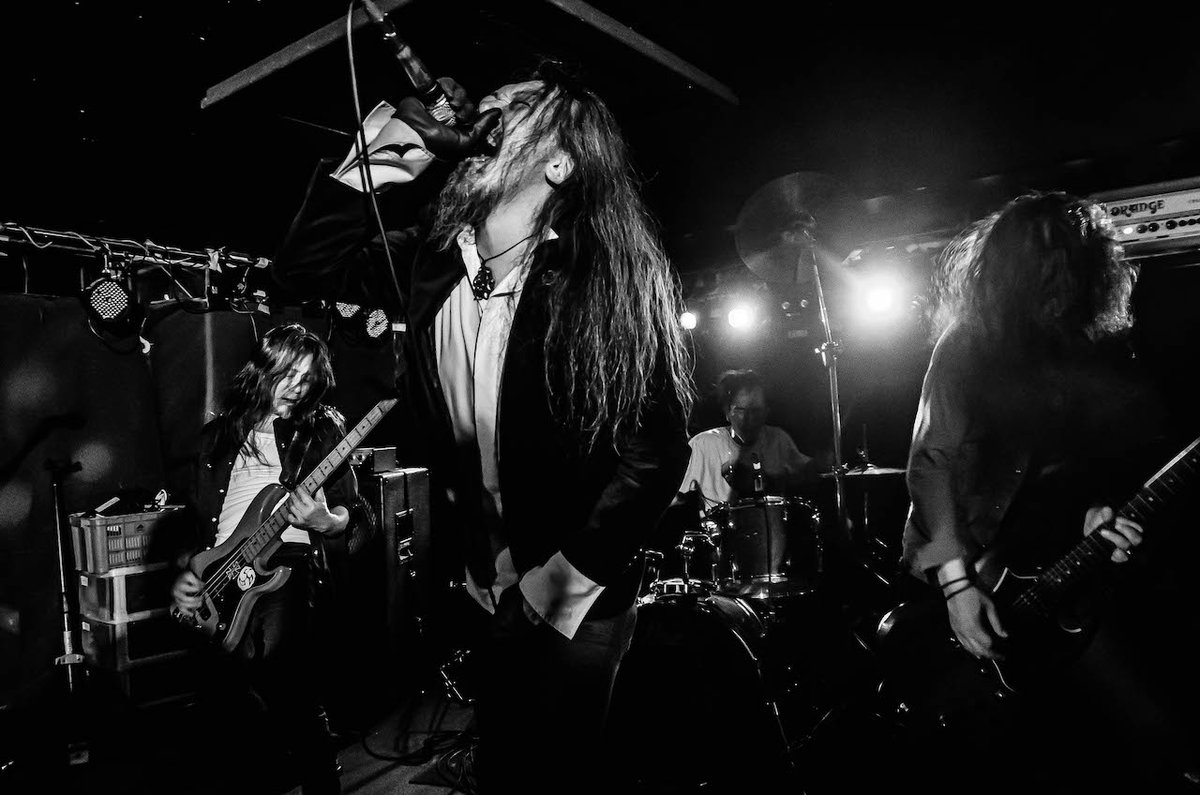 '25/04/27轟音共鳴vol.267 出演バンド紹介3
NEPENTHSはシーンを牽引してきた手練れミュージシャンに2012年に結成。hard rock/doom rock,Metal など様々なジャンルを独自に消化し、豪快且つ圧倒的なパフォーマンスとグルーブで存在感を示している。
youtu.be/hUN5u8p-oCM?si…