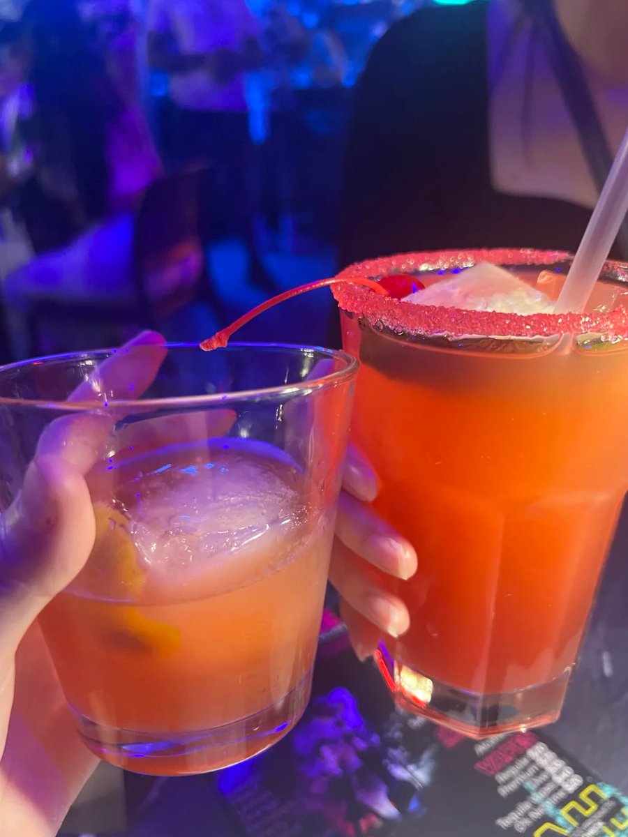 A tipsy night starts with this drink 🍹✨Friends accompany, lights flash, Cheers to good vibes! 🥂💃